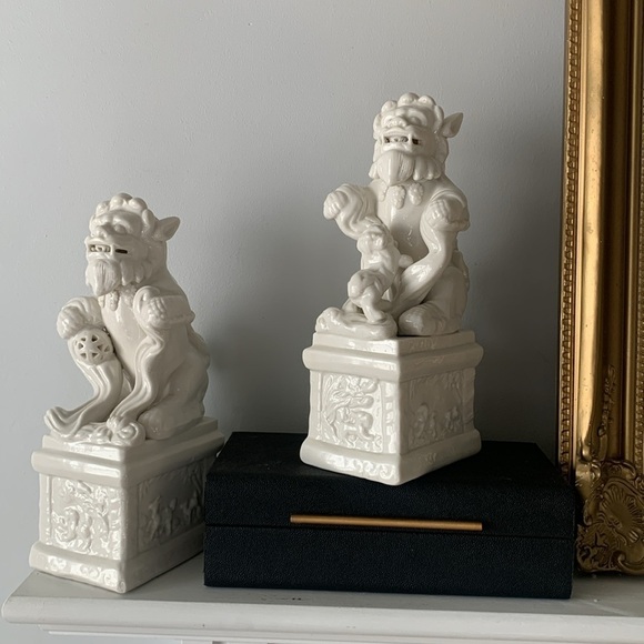 Vintage Chinese Porcelain Foo Dog Statues Set of 2 White 10.75” Tall decor - Picture 1 of 15